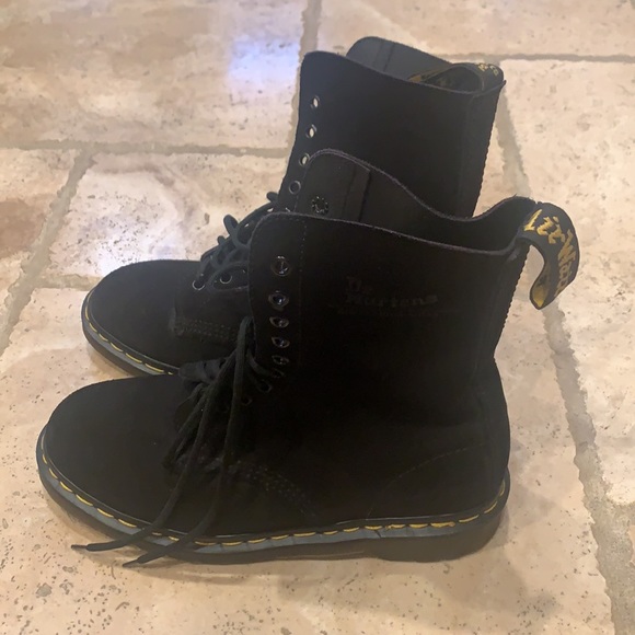 MIE Doc Marten’s 10-Eye 1490 Black Suede Boots UK7 EUC UK 7 Vintage Style - Picture 2 of 7